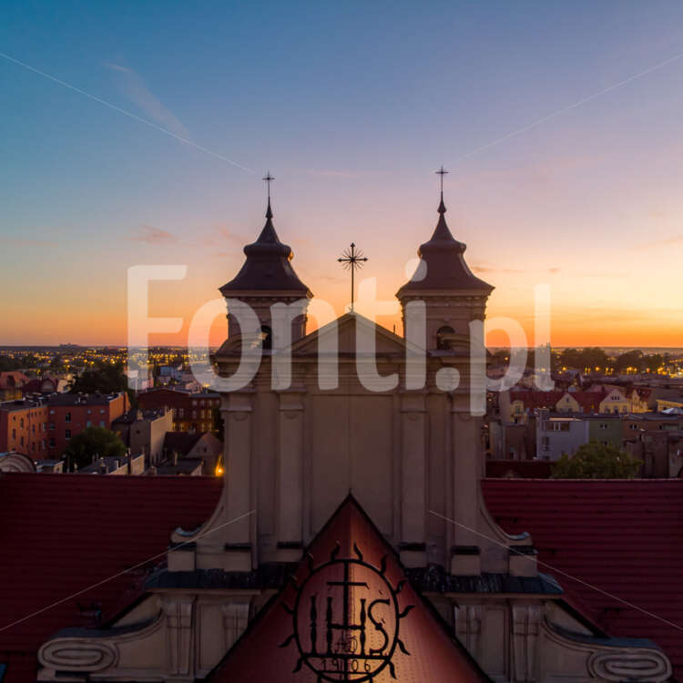 Fara Leszno Bazylika mniejsza zachód słońca.jpg - Fonti.pl