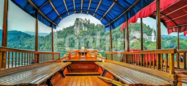 Jezioro Bled Słowenia łódź zamek.jpg - Fonti.pl