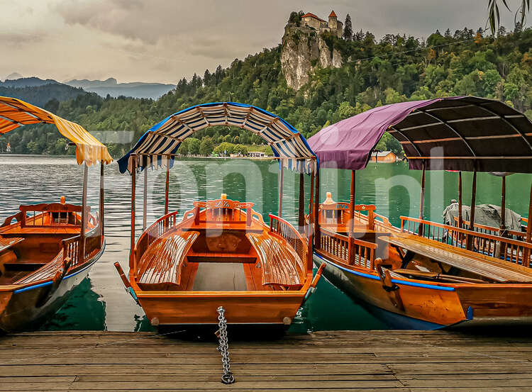 Jezioro Bled Słowenia łodzie zamek.jpg - Fonti.pl