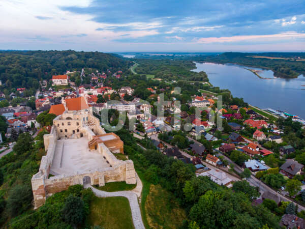 Kazimierz Dolny widok na miasto znad zamku.jpg - Fonti.pl