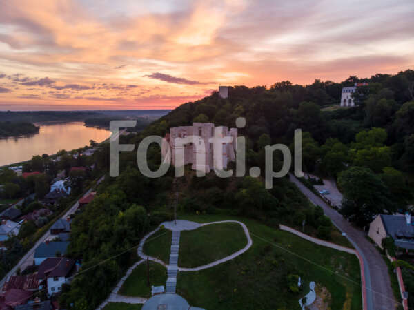 Kazimierz Dolny widok na zamek wschód słońca.jpg - Fonti.pl