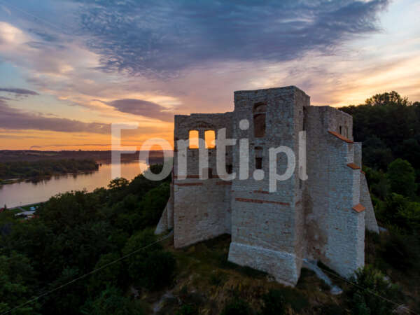 Kazimierz Dolny zamek o wschodzie słońca.jpg - Fonti.pl