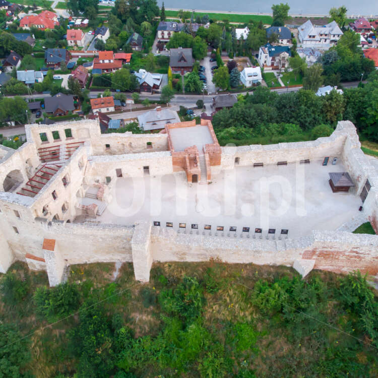 Kazimierz Dolny zamek z drona.jpg - Fonti.pl