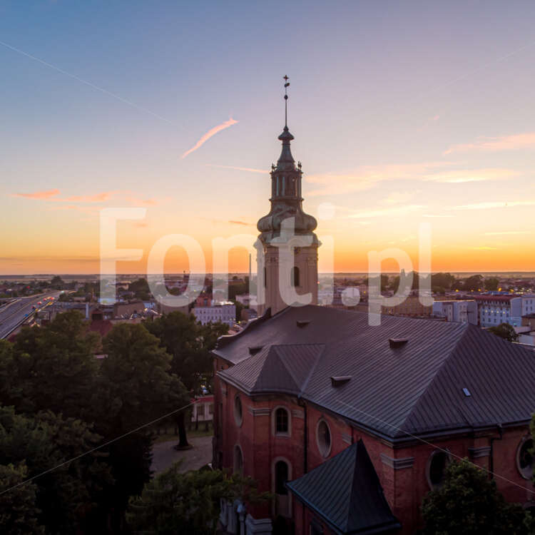 Kościół św Krzyża w Lesznie.jpg - Fonti.pl
