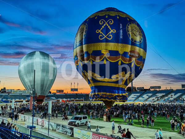 Leszno balony na Stadionie Smoczyka.jpg - Fonti.pl