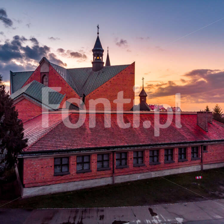 Leszno kościół św. Antoniego zachód słońca.jpg - Fonti.pl