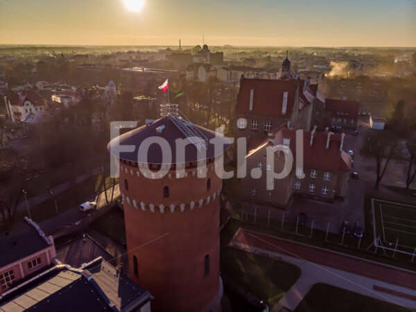 Leszno wieża ciśnień  flaga słońce.jpg - Fonti.pl