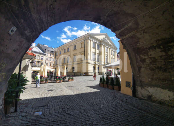 Lublin Stare Miasto Trybunał Koronny widok na Rynek z Bramy Rybnej.jpg - Fonti.pl