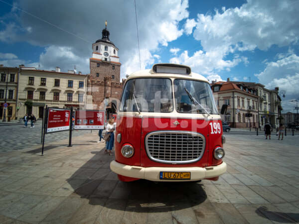 Lublin Stare Miasto stary autobus Jelcz 043 Ogórek.jpg - Fonti.pl