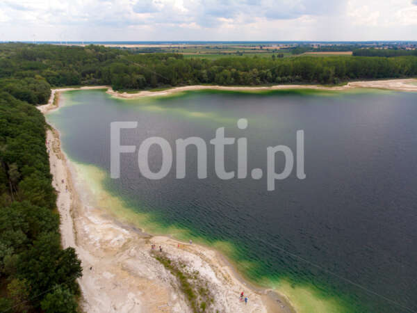 Osadnik Gajówka Polskie Malediwy widok na jezioro.jpg - Fonti.pl