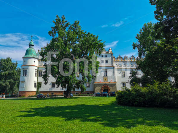 Pałac Baranów Sandomierski front.jpg - Fonti.pl
