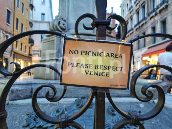Please respect Venice.jpg - Fonti.pl