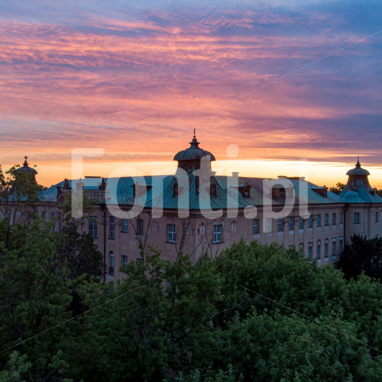 Rydzyna Castle sunrise.jpg - Fonti.pl