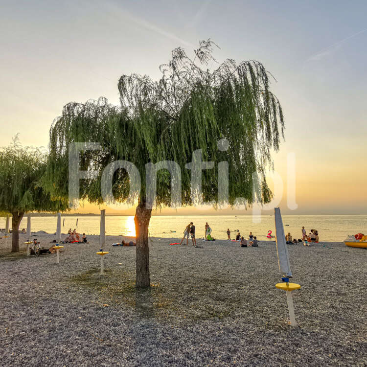 Sunset on Garda Lake Italy.jpg - Fonti.pl