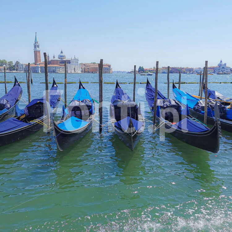 Wenecja San Marco gondole.jpg - Fonti.pl