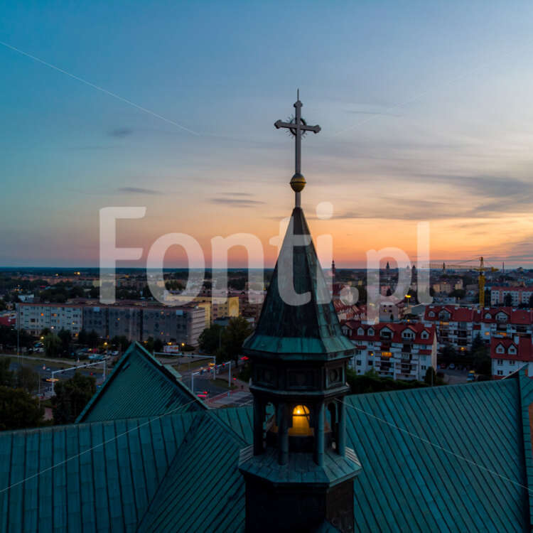 Wieża kościoła św Antoniego w Lesznie.jpg - Fonti.pl