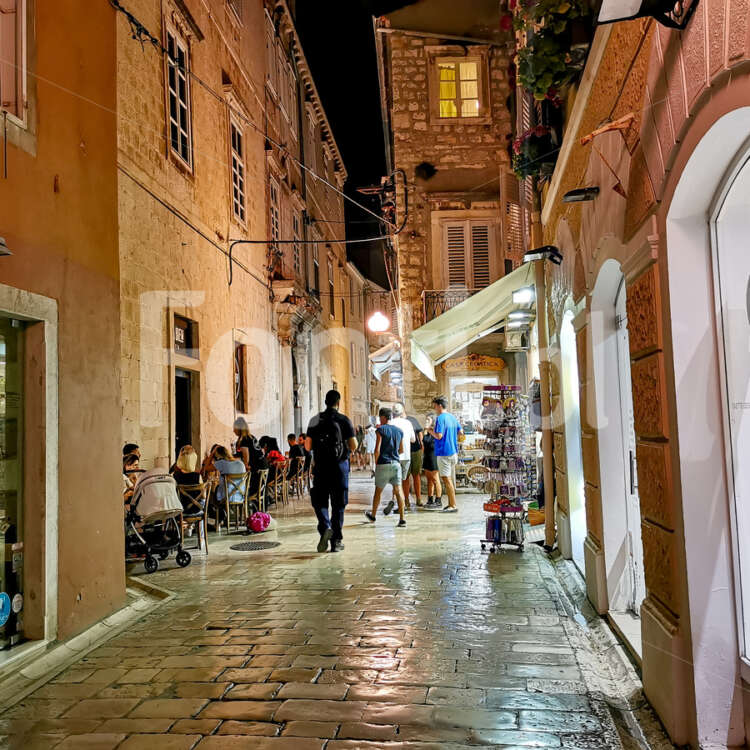 Zadar Chorwacja stare miasto  uliczka.jpg - Fonti.pl