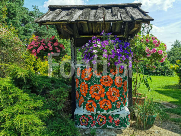 Zalipie studnia w kwiaty.jpg - Fonti.pl