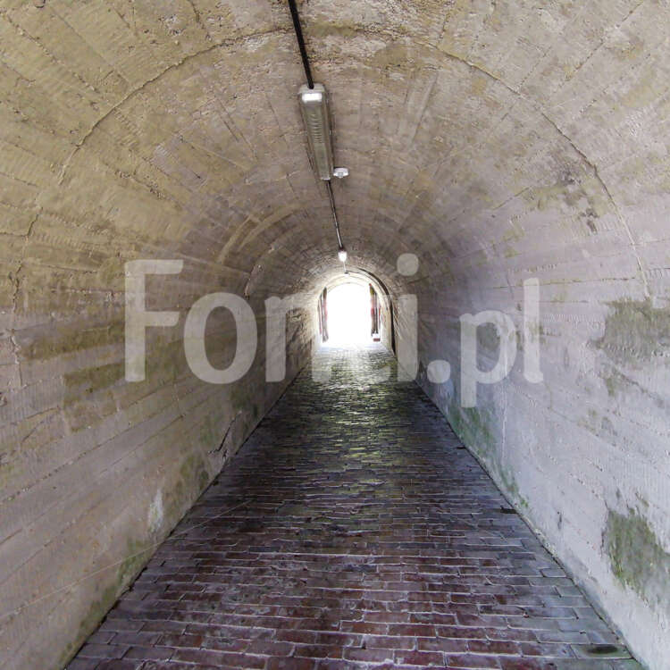 Zamość tunel w murach obronnych miasta.jpg - Fonti.pl