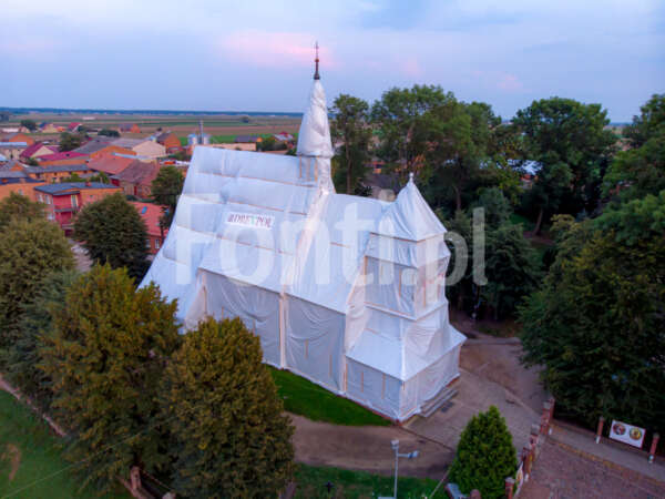 Fumigation the oldest wooden church in Poland.jpg - Fonti.pl