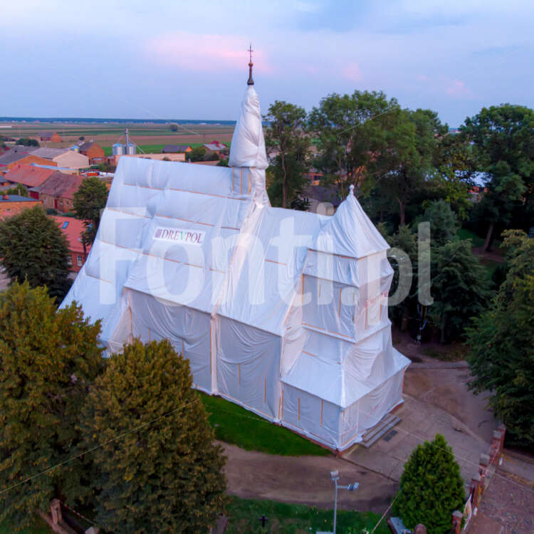 Fumigation the oldest wooden church in Poland.jpg - Fonti.pl