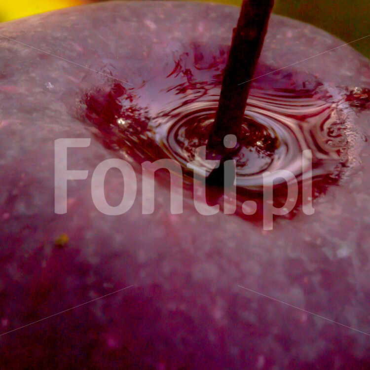 Czerwone jabłko makro.jpg - Fonti.pl