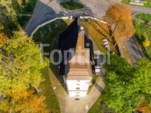 Kościół w Oporowie widok z drona.jpg - Fonti.pl