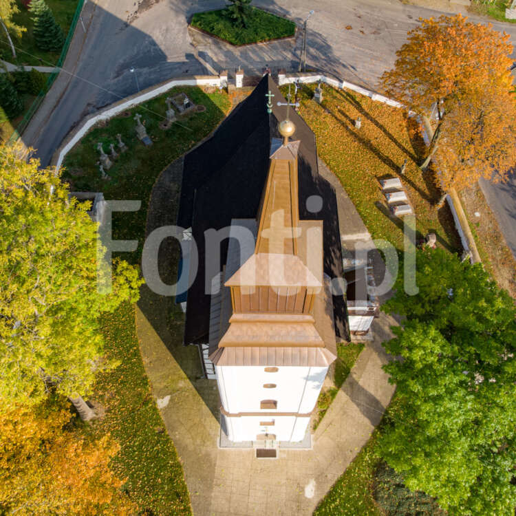 Kościół w Oporowie widok z drona.jpg - Fonti.pl