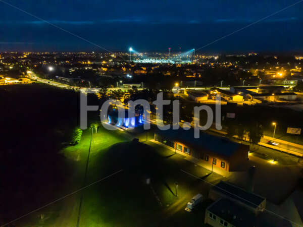 Leszno widok znad MPWiK na Stadion Smoczyka nocą.jpg - Fonti.pl