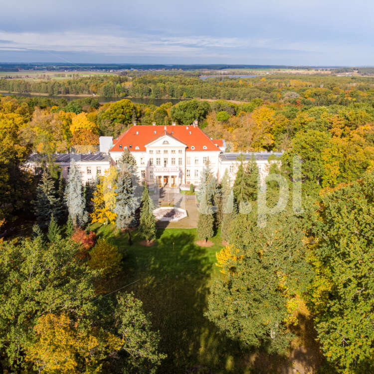 Pałac w Górznie nad Jeziorem Górznickim.jpg - Fonti.pl