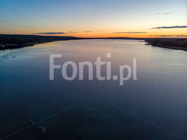 Widok na Jezioro Dominickie z drona.jpg - Fonti.pl