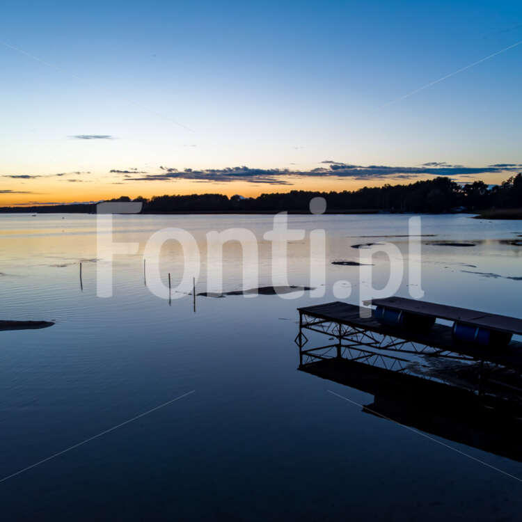 Zachód słońca nad jeziorem.jpg - Fonti.pl