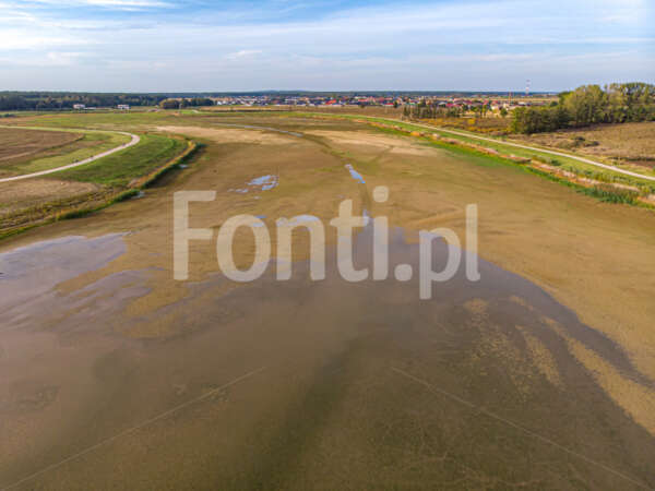 Zbiornik w Rydzynie niski stan wody.jpg - Fonti.pl