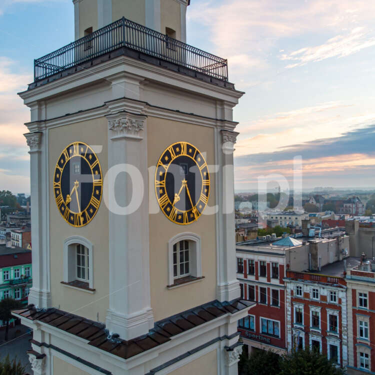Zegary na wieży ratuszowej w Lesznie.jpg - Fonti.pl